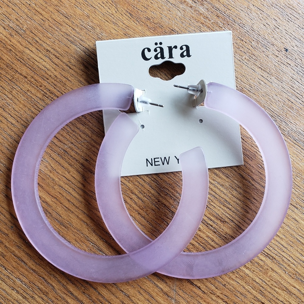 Cära New York plastic earrings